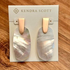 Kendra Scott | Aragon Earrings | Mother of Pearl/Rose Gold